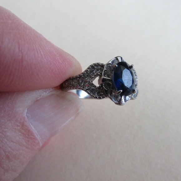 TUSK TK316 Stainless Steel Ring Blue Oval Glass Solitaire Clear Chatons Size 5 - Picture 6 of 7